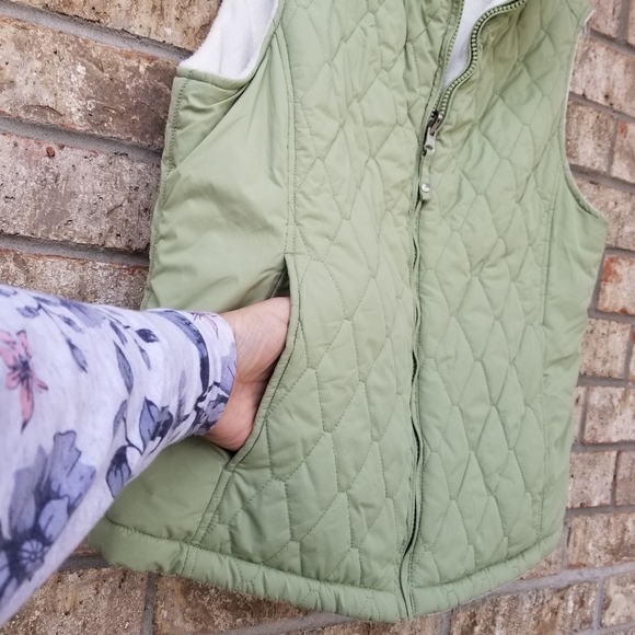 Free Country Womens Medium Green Quilted/White Faux Fur Reversible Vest - Picture 3 of 9